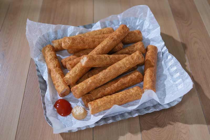 Frikandel bakken