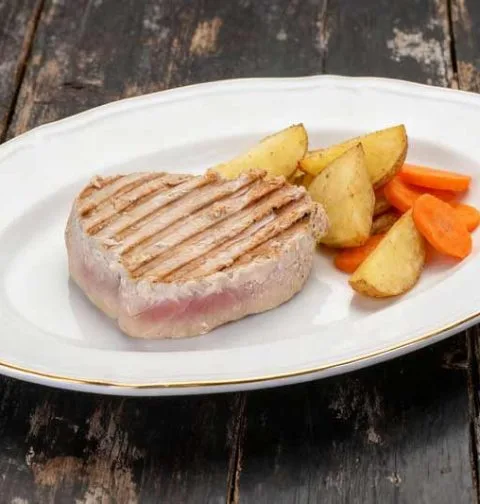 Tonijn steak bakken