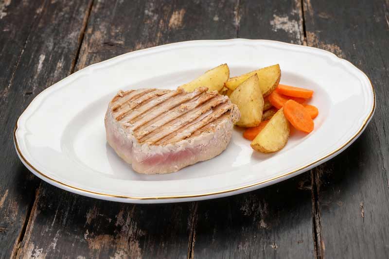 Tonijn steak bakken