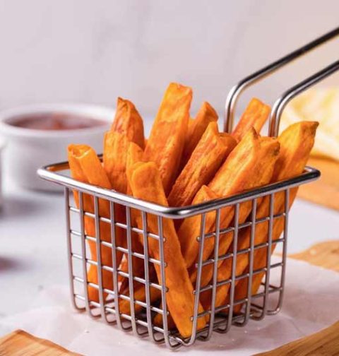 Zoete aardappelfriet bakken