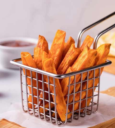 Zoete aardappelfriet bakken