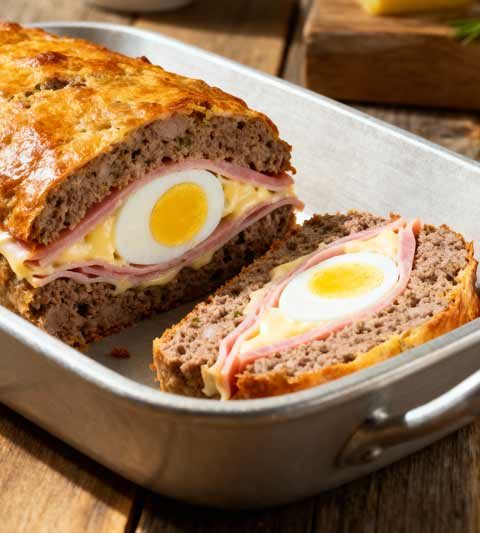 Gehaktbrood gevuld met ham, kaas en ei